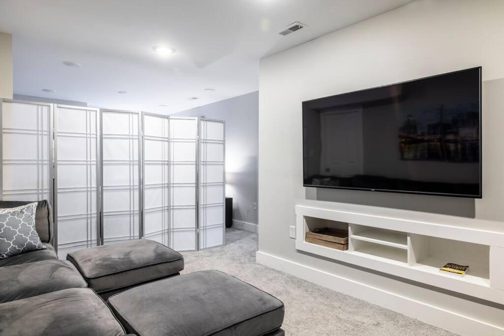 4 Bedroom 3 Bath Sleeps 10 Pet Friendly Private Backyard, 2 Car Garage, City Views, Close To All Stadiums And Casino Питсбърг Екстериор снимка