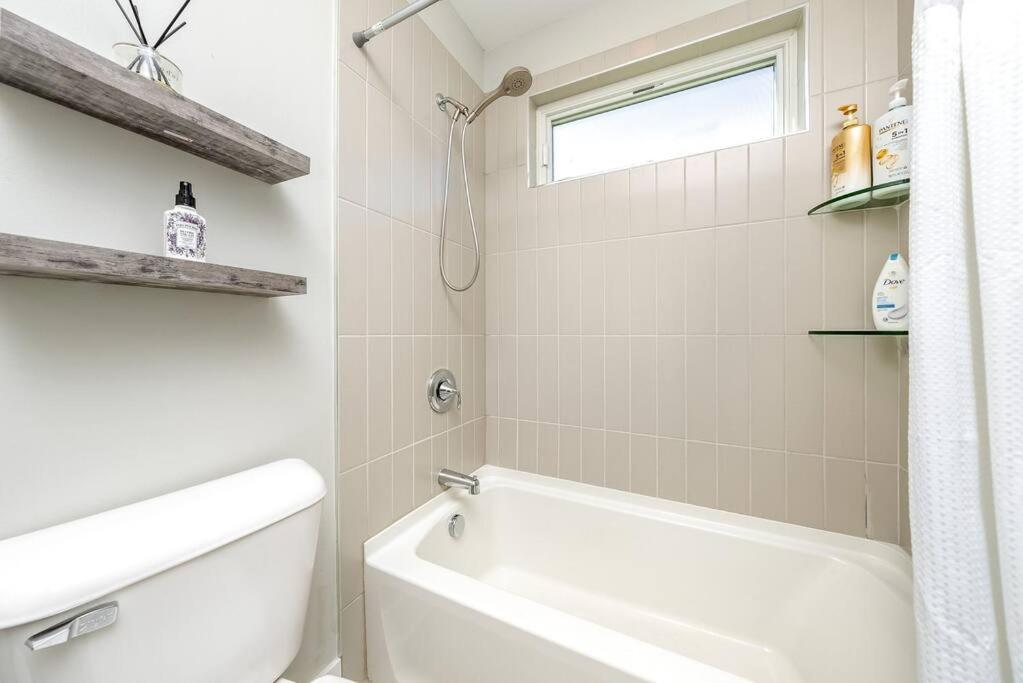4 Bedroom 3 Bath Sleeps 10 Pet Friendly Private Backyard, 2 Car Garage, City Views, Close To All Stadiums And Casino Питсбърг Екстериор снимка
