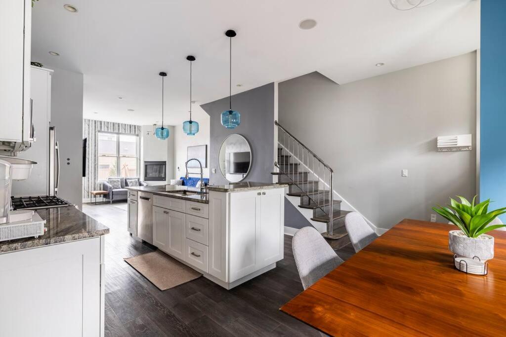 4 Bedroom 3 Bath Sleeps 10 Pet Friendly Private Backyard, 2 Car Garage, City Views, Close To All Stadiums And Casino Питсбърг Екстериор снимка