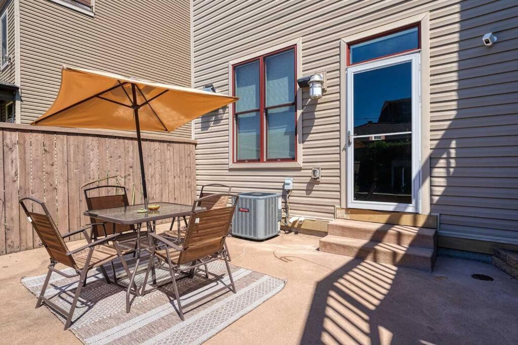 4 Bedroom 3 Bath Sleeps 10 Pet Friendly Private Backyard, 2 Car Garage, City Views, Close To All Stadiums And Casino Питсбърг Екстериор снимка