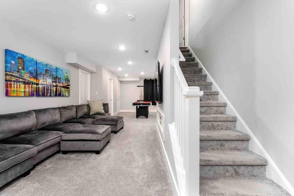 4 Bedroom 3 Bath Sleeps 10 Pet Friendly Private Backyard, 2 Car Garage, City Views, Close To All Stadiums And Casino Питсбърг Екстериор снимка