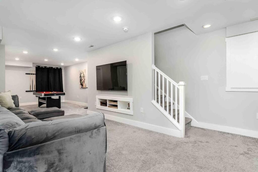 4 Bedroom 3 Bath Sleeps 10 Pet Friendly Private Backyard, 2 Car Garage, City Views, Close To All Stadiums And Casino Питсбърг Екстериор снимка