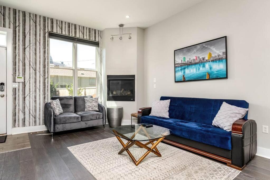4 Bedroom 3 Bath Sleeps 10 Pet Friendly Private Backyard, 2 Car Garage, City Views, Close To All Stadiums And Casino Питсбърг Екстериор снимка